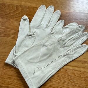 Vintage White Leather Gloves ladies small